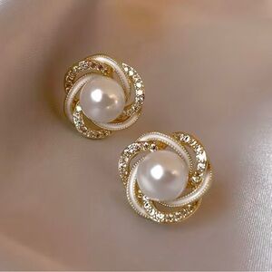 Elegant Gold and Pearl Stud Earrings
